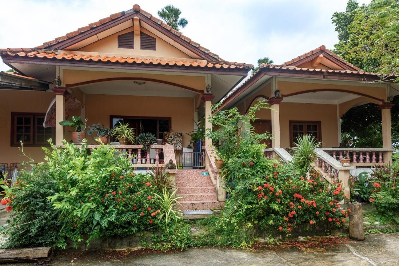 Beachfront Bungalow South Of Phuket Buitenkant foto
