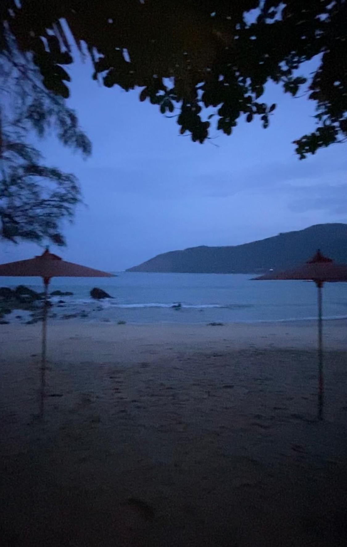Beachfront Bungalow South Of Phuket Buitenkant foto