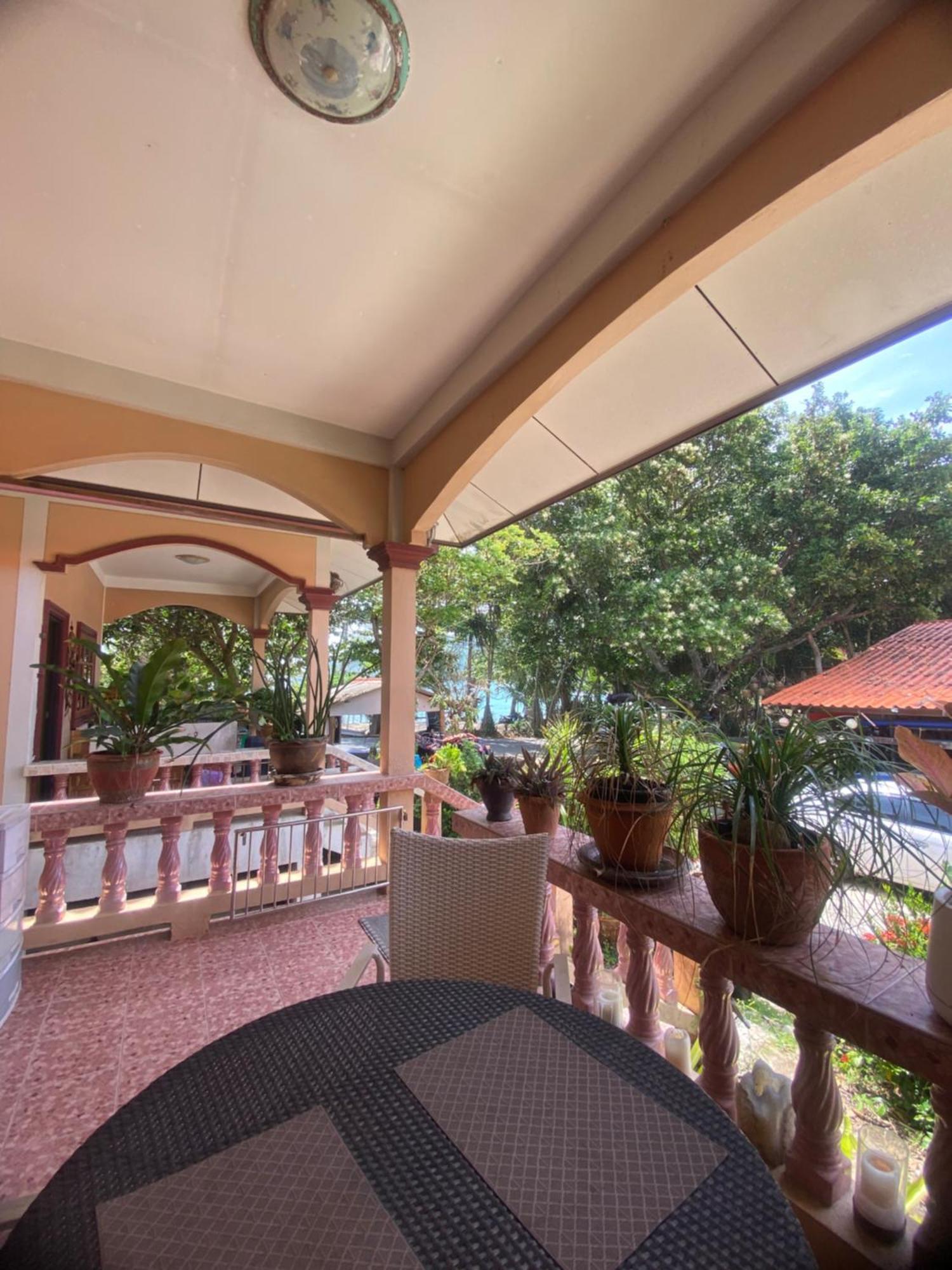 Beachfront Bungalow South Of Phuket Buitenkant foto
